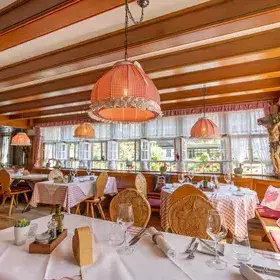 Tische im Gasthaus goldener Engel