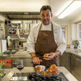 Michael Mannel in der Kche des Gasthaus goldener Engel