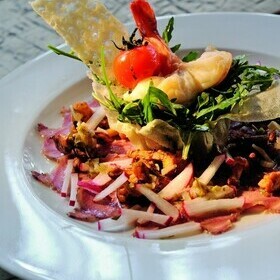 Bunte Salatvariation im Gasthaus goldener Engel