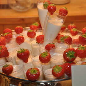 Erdbeerdessert im goldenen Engel Glottertal